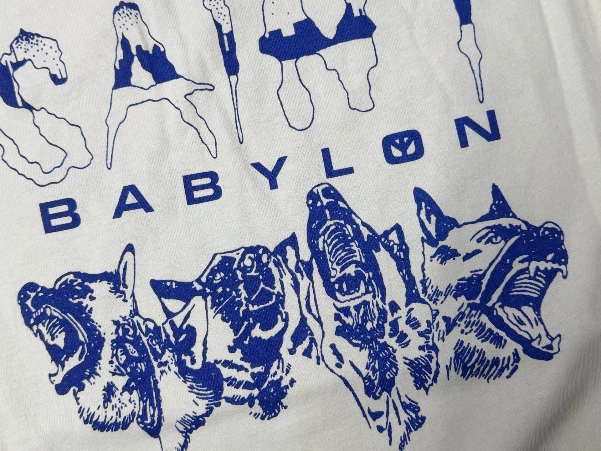 ❥8043 P116 Saint Mxxxxxx✖️BABYLON short-sleeved, off-white main tone, blue "6" + black "SAINT" and "BABYLON" words on the back, super eye-catching! There is a scarab pattern in the middle. Made of pure cotton fabric. 280g. Technology: ink printing. Size: (S-M-L-XL). Color: beige.
